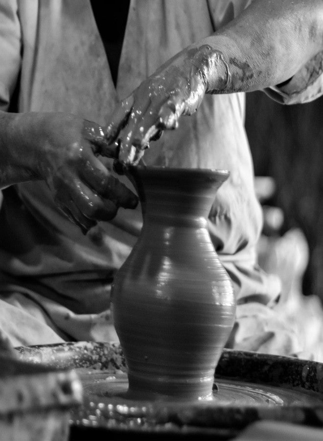 Ganesh Pottery طين خزفي حجري متوسط الحرارة من غانيش بوتري | مناسب للحرق المتوسط (مخروط 5-7) للتزجيج، والأعمال اليدوية، والخراطة، والتشكيل اليدوي، والنحت | طين ناعم وسهل التشكيل للفنانين والمبتدئين (1 كجم) - Image 2